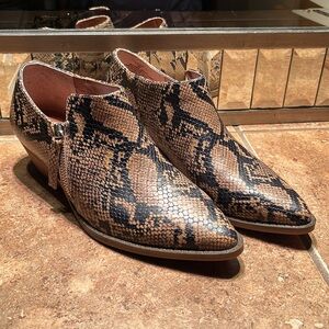 NWOT Leather Snakeskin Booties
